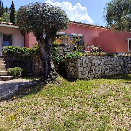 La Casa Rossa Villa อาโยส นิกีตัส ภายนอก รูปภาพ