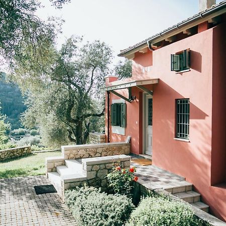 La Casa Rossa Villa อาโยส นิกีตัส ภายนอก รูปภาพ