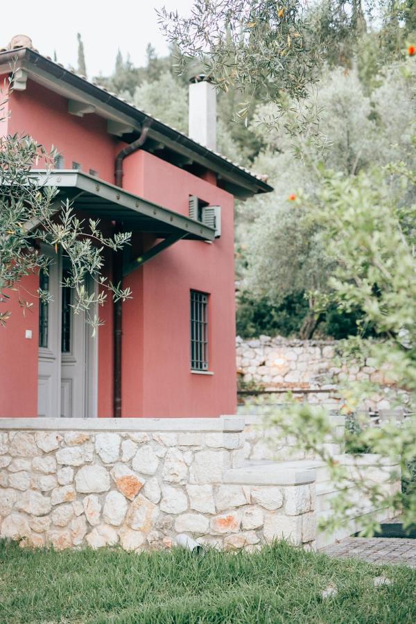 La Casa Rossa Villa อาโยส นิกีตัส ภายนอก รูปภาพ