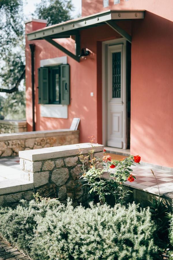 La Casa Rossa Villa อาโยส นิกีตัส ภายนอก รูปภาพ