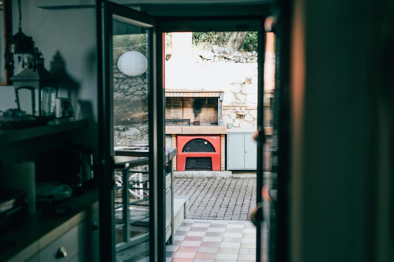 La Casa Rossa Villa อาโยส นิกีตัส ภายนอก รูปภาพ