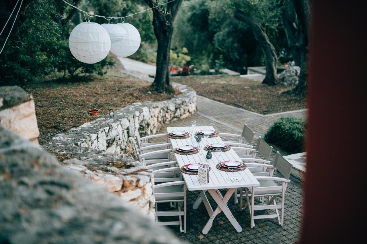 La Casa Rossa Villa อาโยส นิกีตัส ภายนอก รูปภาพ