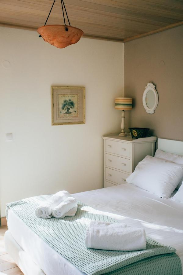 La Casa Rossa Villa อาโยส นิกีตัส ภายนอก รูปภาพ