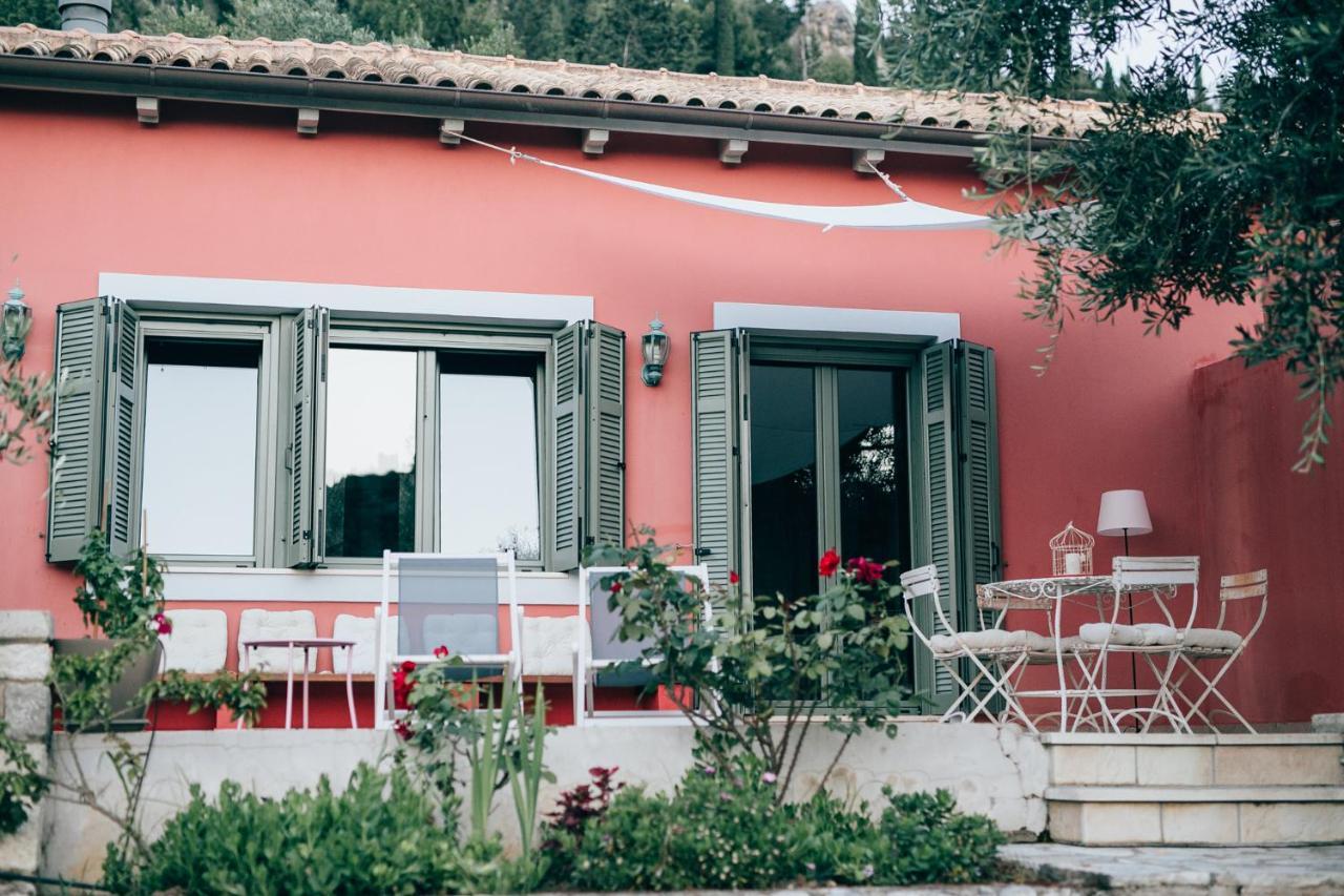 La Casa Rossa Villa อาโยส นิกีตัส ภายนอก รูปภาพ