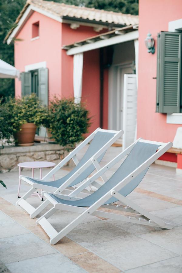 La Casa Rossa Villa อาโยส นิกีตัส ภายนอก รูปภาพ