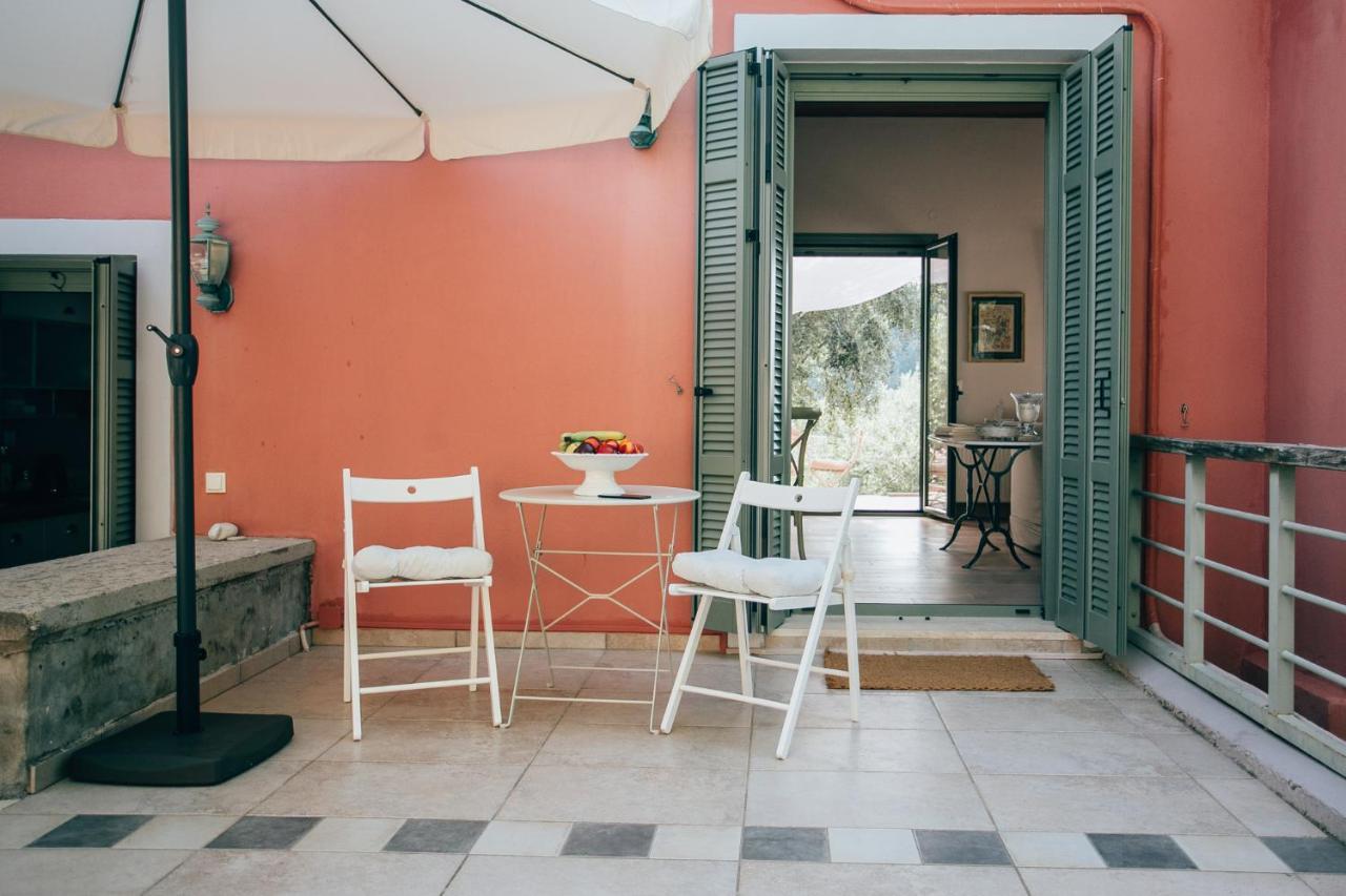 La Casa Rossa Villa อาโยส นิกีตัส ภายนอก รูปภาพ