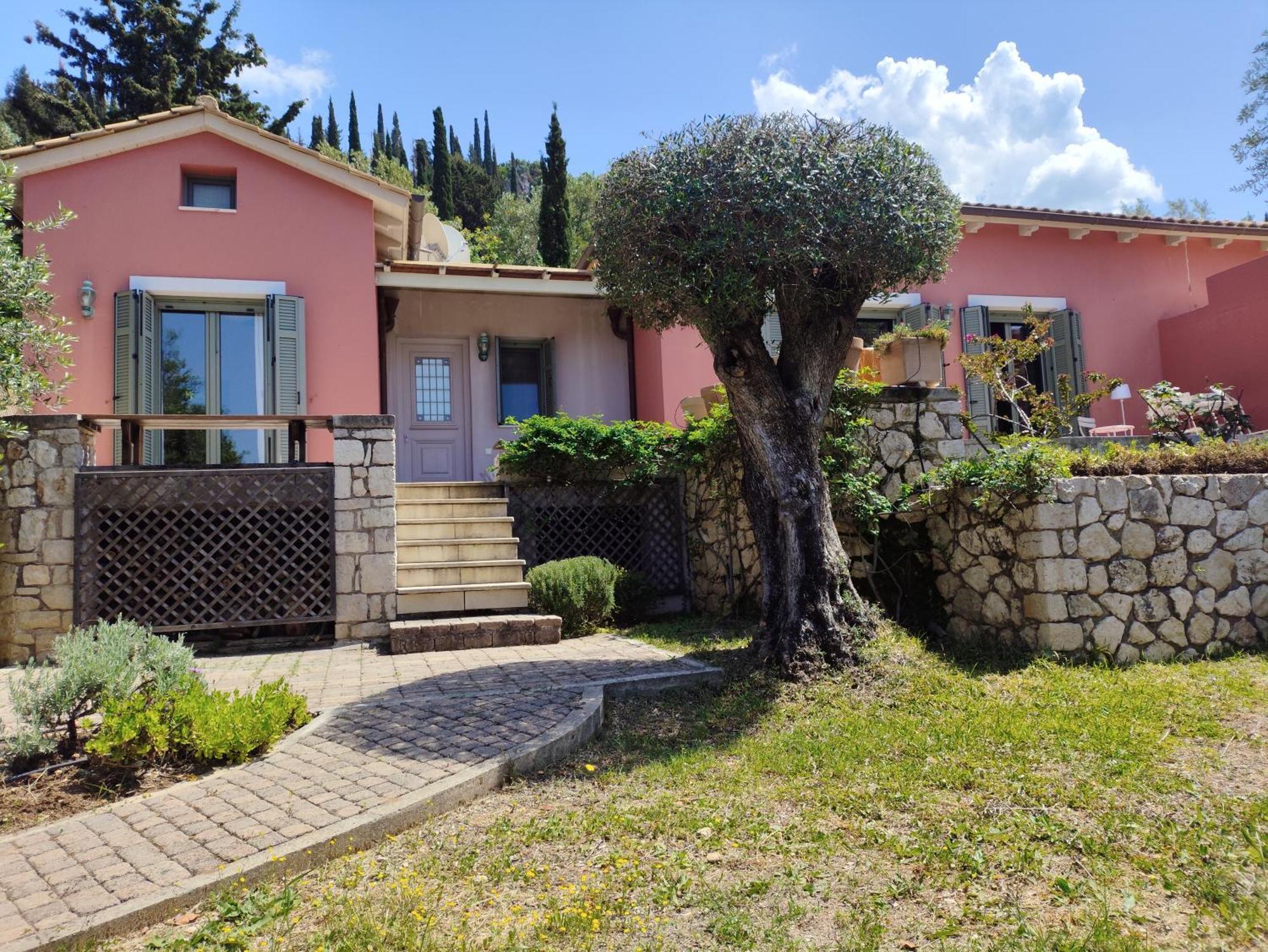 La Casa Rossa Villa อาโยส นิกีตัส ภายนอก รูปภาพ