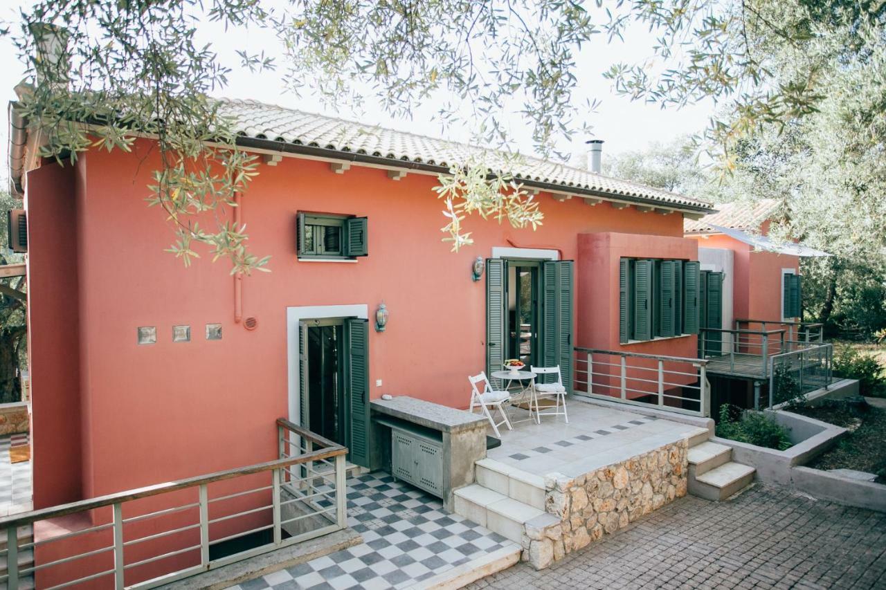 La Casa Rossa Villa อาโยส นิกีตัส ภายนอก รูปภาพ