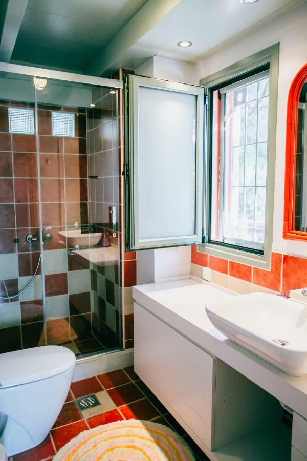 La Casa Rossa Villa อาโยส นิกีตัส ภายนอก รูปภาพ