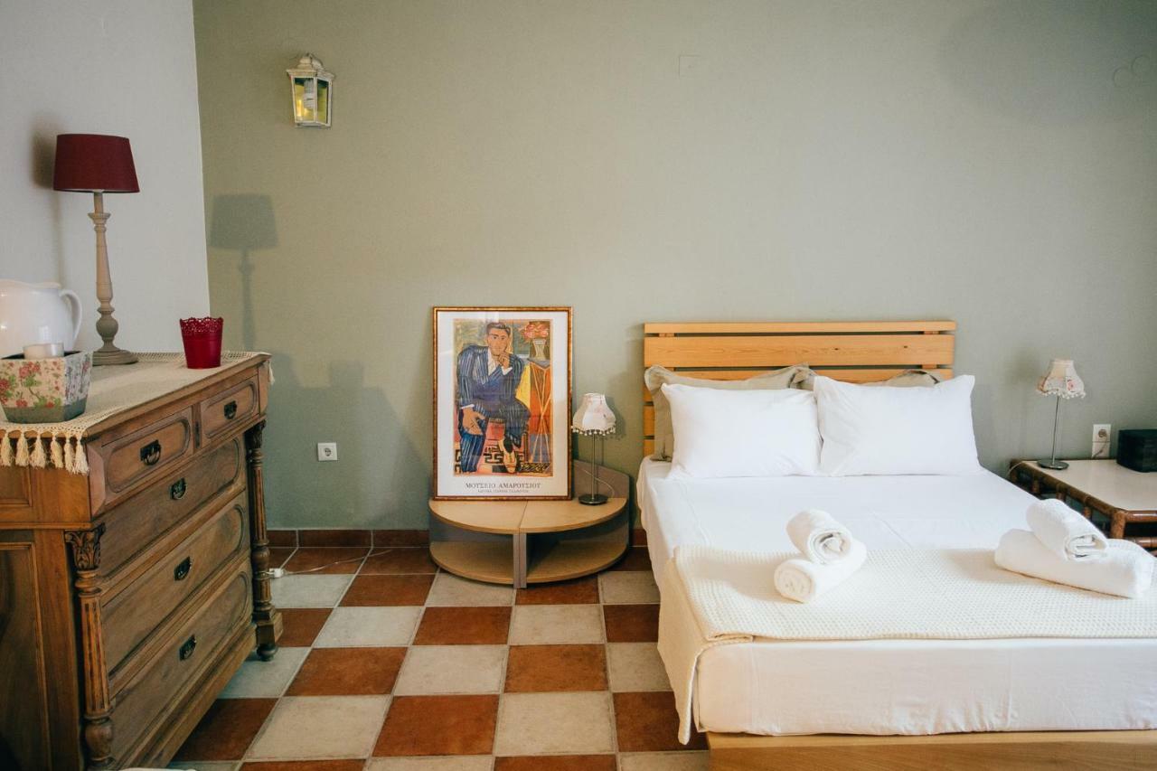 La Casa Rossa Villa อาโยส นิกีตัส ภายนอก รูปภาพ