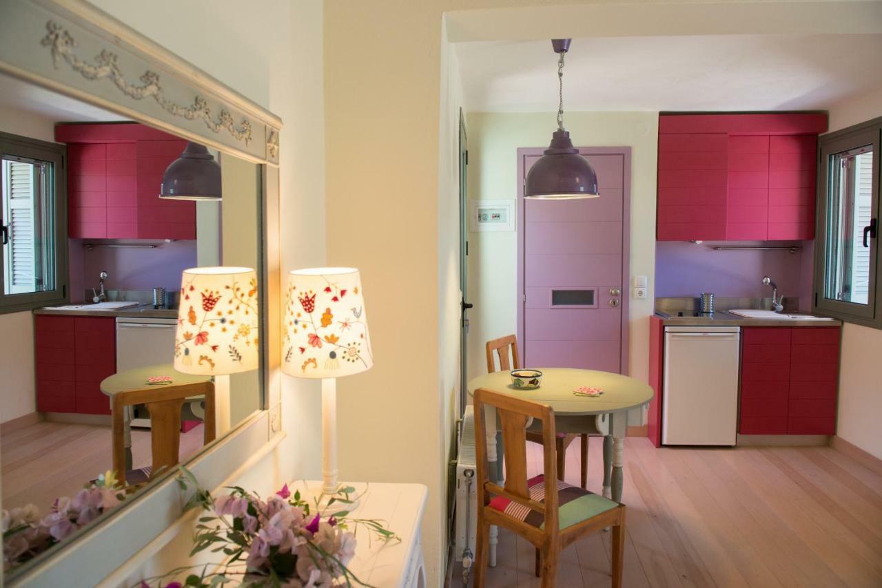 La Casa Rossa Villa อาโยส นิกีตัส ภายนอก รูปภาพ