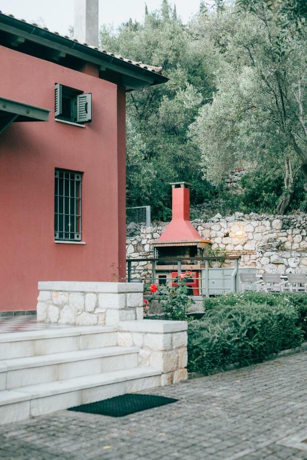 La Casa Rossa Villa อาโยส นิกีตัส ภายนอก รูปภาพ