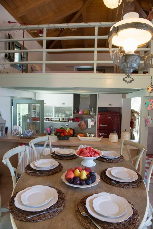 La Casa Rossa Villa อาโยส นิกีตัส ภายนอก รูปภาพ
