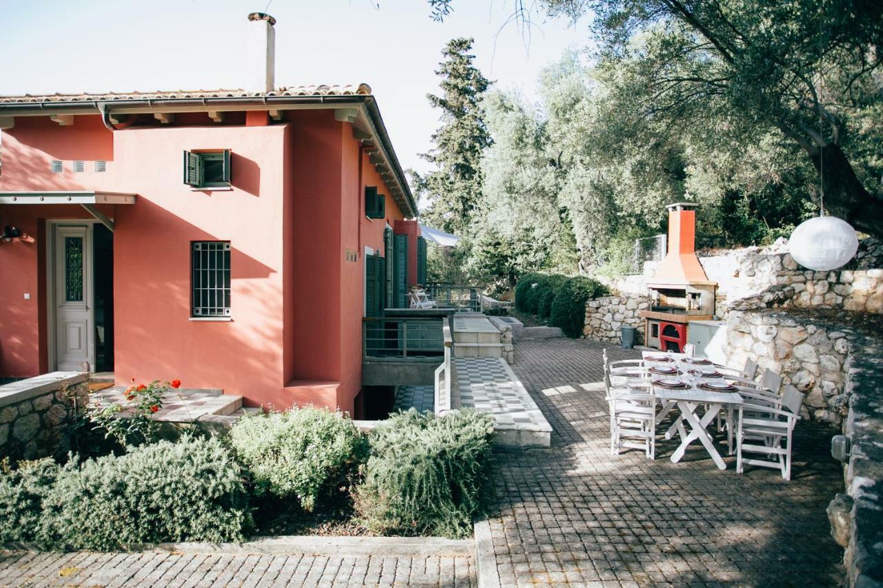 La Casa Rossa Villa อาโยส นิกีตัส ภายนอก รูปภาพ