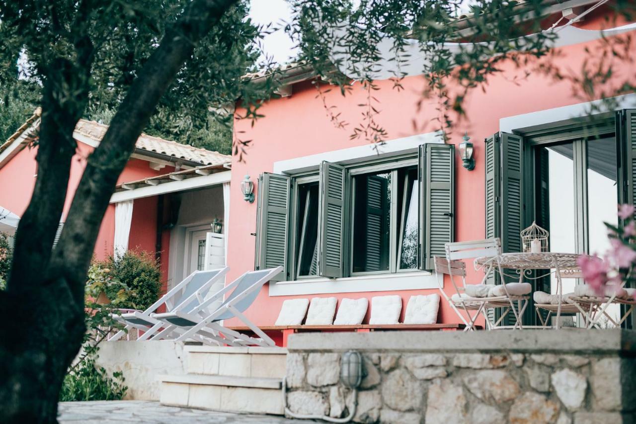 La Casa Rossa Villa อาโยส นิกีตัส ภายนอก รูปภาพ