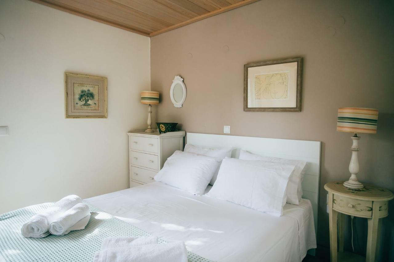 La Casa Rossa Villa อาโยส นิกีตัส ภายนอก รูปภาพ
