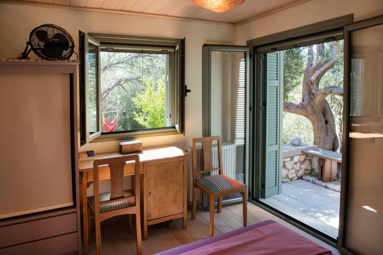 La Casa Rossa Villa อาโยส นิกีตัส ภายนอก รูปภาพ